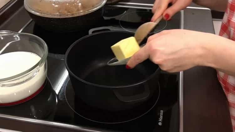 Da biste napravili lazanje, rastopite maslac
