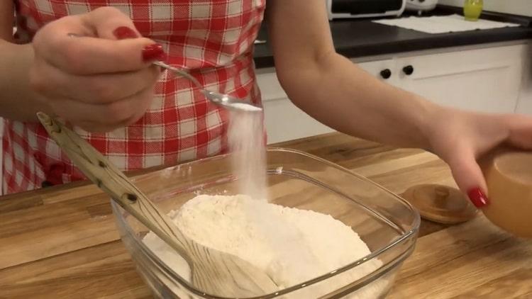 Cómo cocinar lasaña con carne picada en el horno de acuerdo con una receta simple