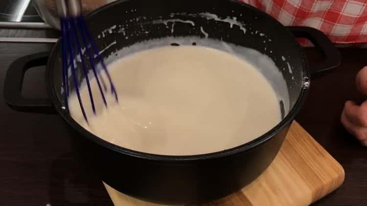 Para hacer lasaña, cocine bechamel