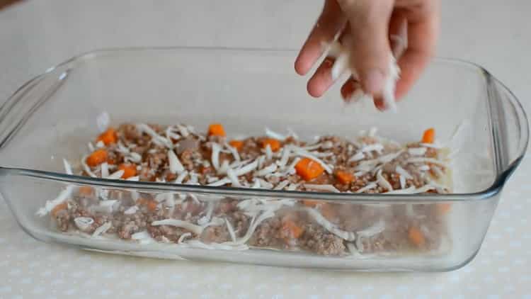 Lasaña con carne picada y champiñones según una receta paso a paso con foto