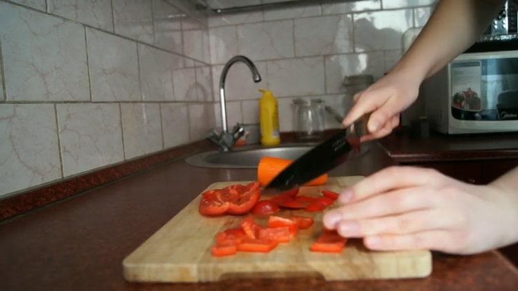 To make udon noodles, chop the pepper