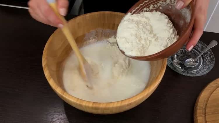 To prepare lazy whites, prepare the dough