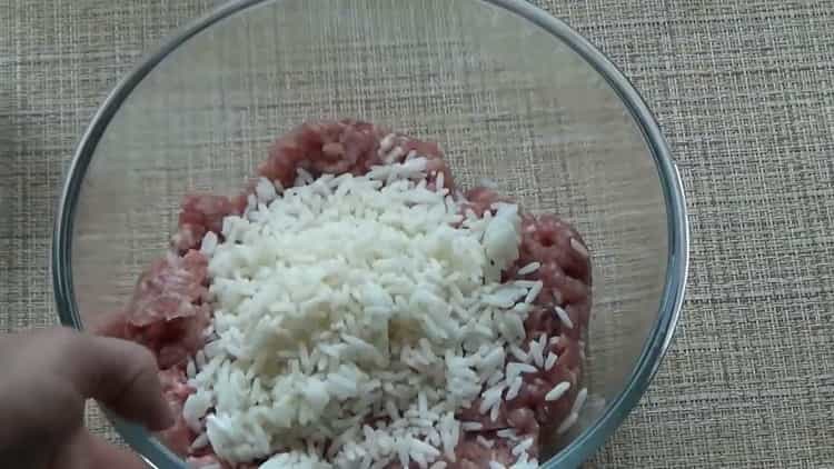 To prepare lazy cabbage rolls, prepare the ingredients