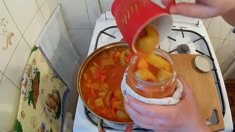 To prepare lecho, put the ingredients in a jar