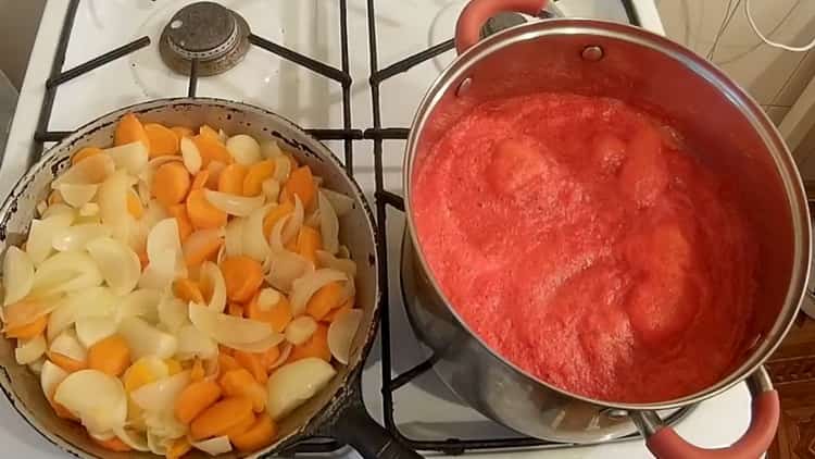 Da biste skuhali lecho, pržite povrće