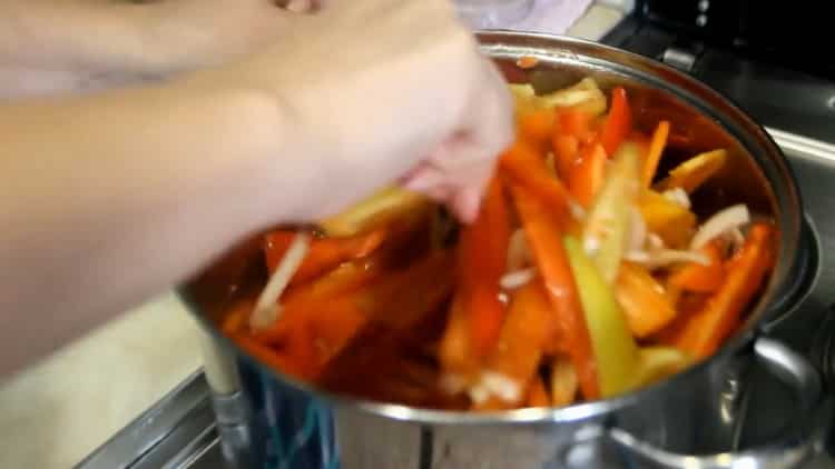 Ajouter le poivre pour faire cuire le lecho