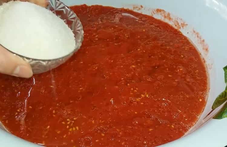 To make lecho, chop the tomatoes