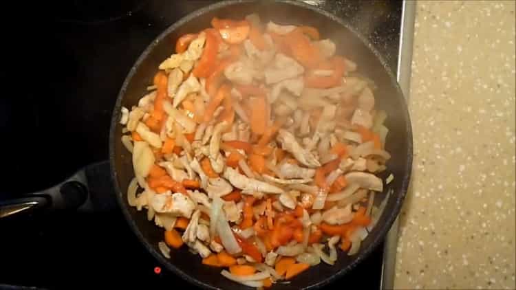 Fry vegetables to make lobio