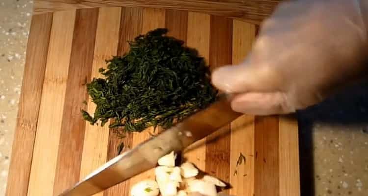 To chop lobio, chop the garlic