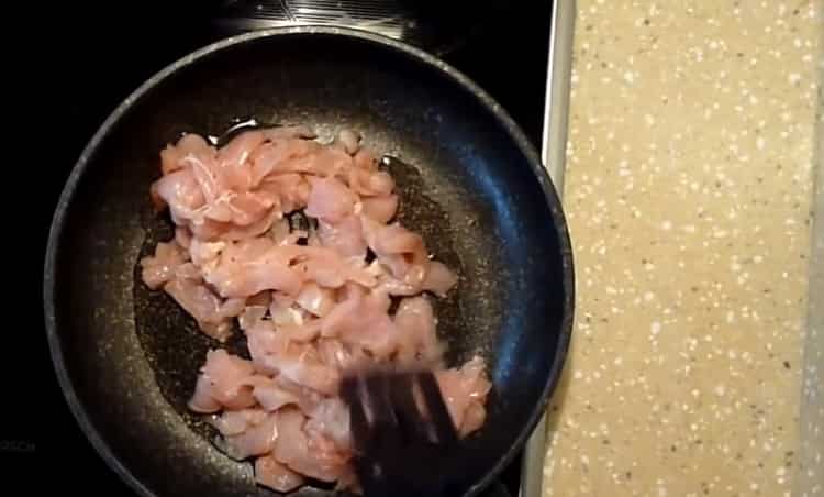 Fry meat to make lobio