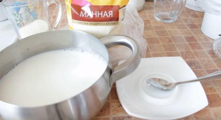 Pour milk into the pan, add water.