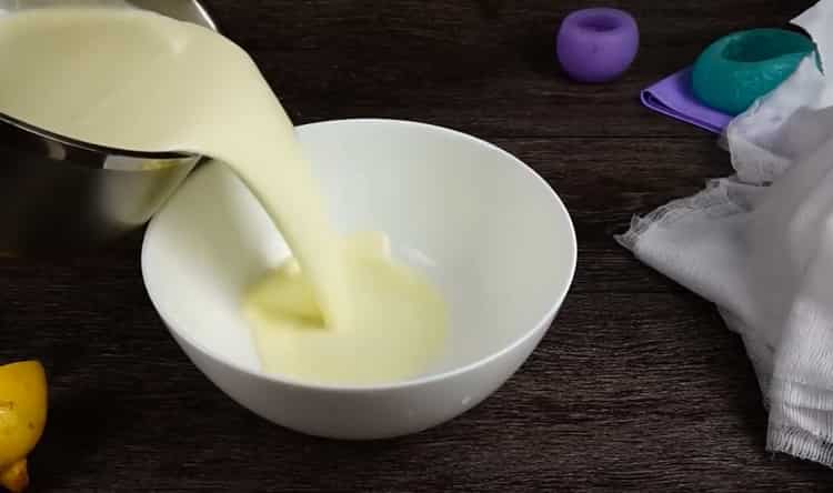 Mascarpone à la maison sur une recette étape par étape avec des photos