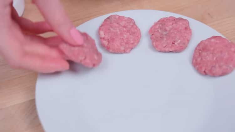 Formez des hamburgers pour faire des hamburgers