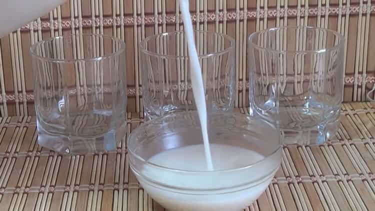 Pour préparer la gelée de lait, préparez les plats