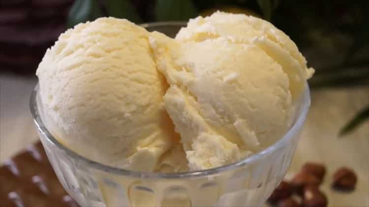 Crème et glace concentrée selon une recette pas à pas avec photo