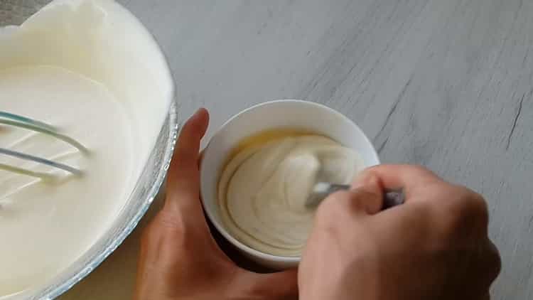 Mix the ingredients to make the cake mousse.