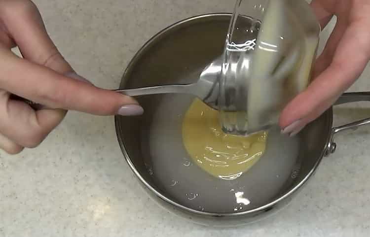 Agregue gelatina para hacer el pastel.