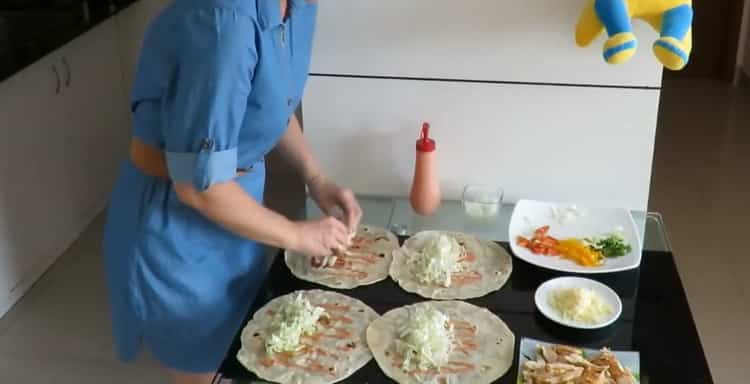 To prepare the filling, put the cabbage on pita bread