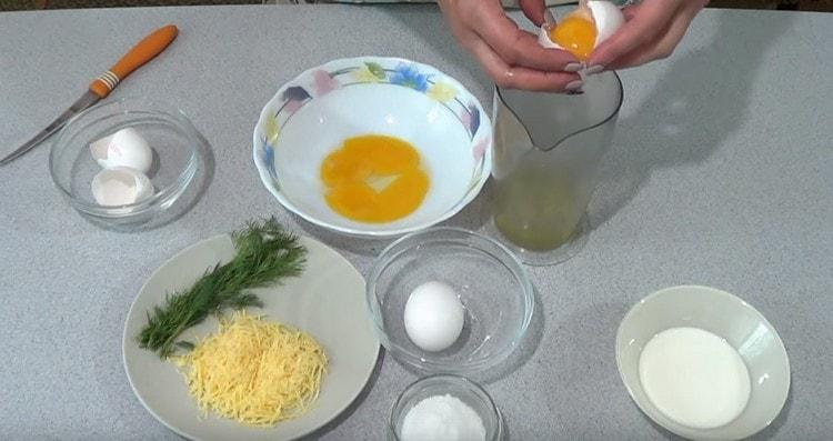 jaja podijelite na bjelančevine i žumanjke.