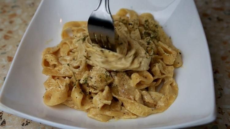 La pasta Alfredo está lista