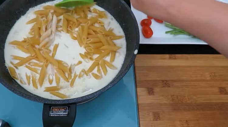 Agregue pasta para hacer pasta
