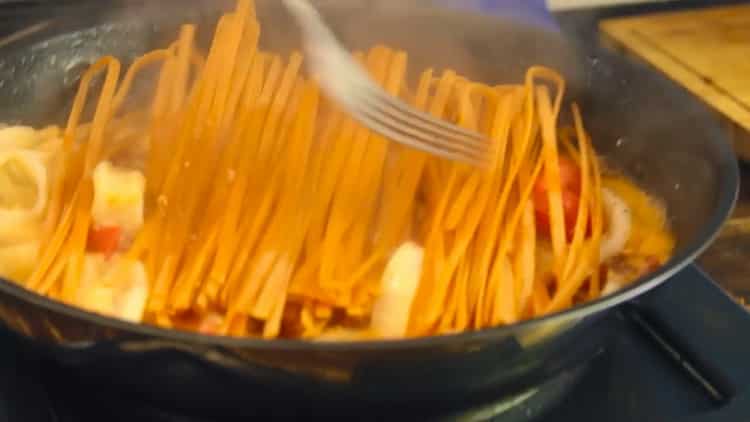 Combine the ingredients for squid pasta