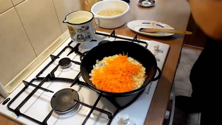 To cook pearl barley, fry carrots