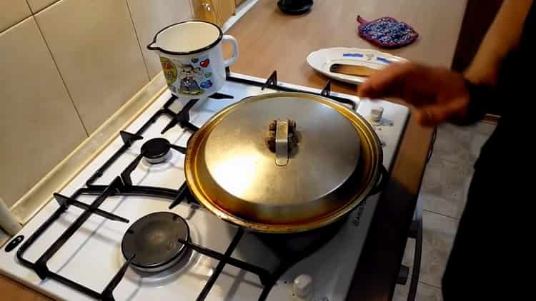 To cook pearl barley, put out the ingredients under the lid