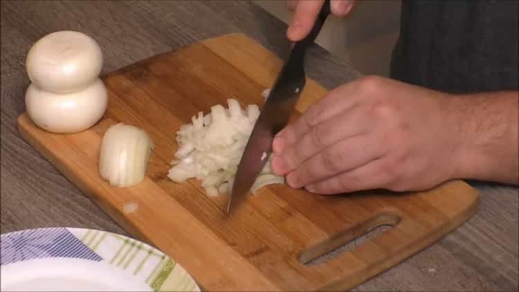 To make pilaf from pearl barley, mix the ingredients