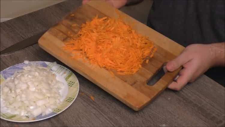 To cook pilaf from pearl barley, grate carrots