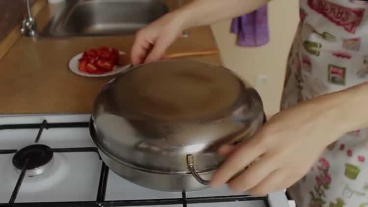 Pour faire la sauce, couvrir la casserole