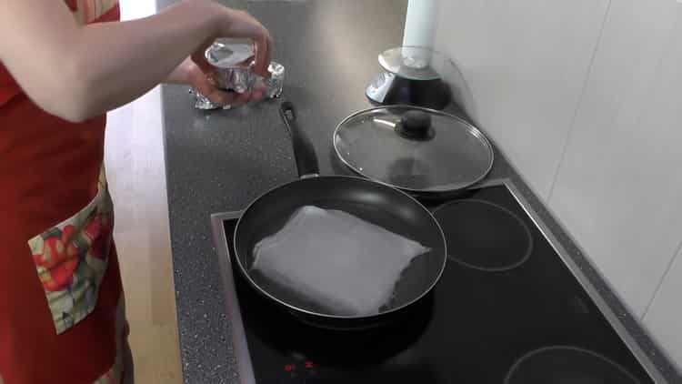 To prepare the pudding, prepare a pan