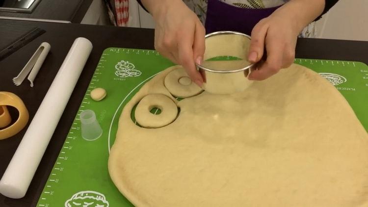 Pour faire des beignets américains, préparez un formulaire