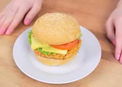 La receta de una hamburguesa de cangrejo con una chuleta de cangrejo: muy sabrosa 🦀