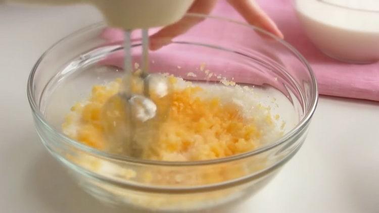 Para preparar helado, muele las claras con las yemas