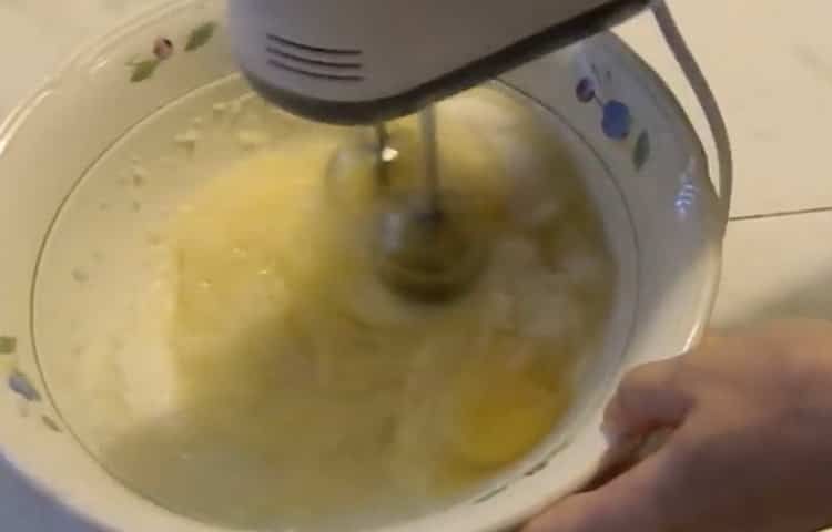 Da biste napravili vaflje, pomiješajte sastojke.