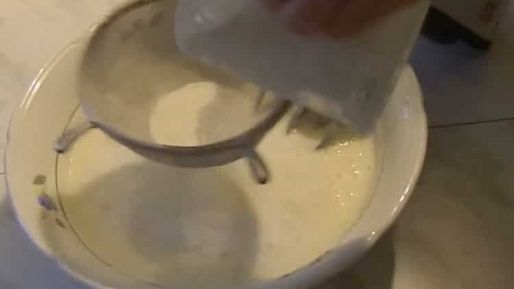 Prosijte brašno da napravite vafle