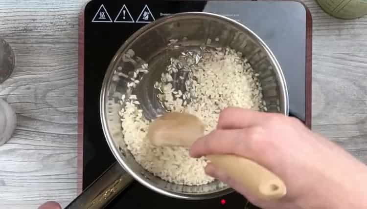 Prepara los ingredientes para el risotto.