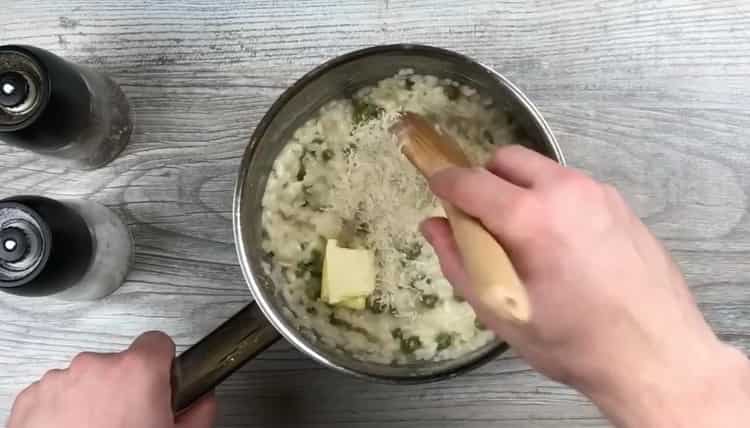Mezclar los ingredientes para hacer risotto