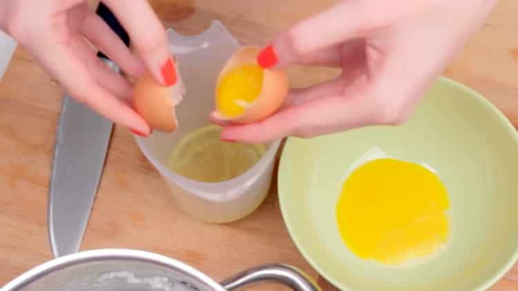 To prepare the pudding, separate the yolk from the protein