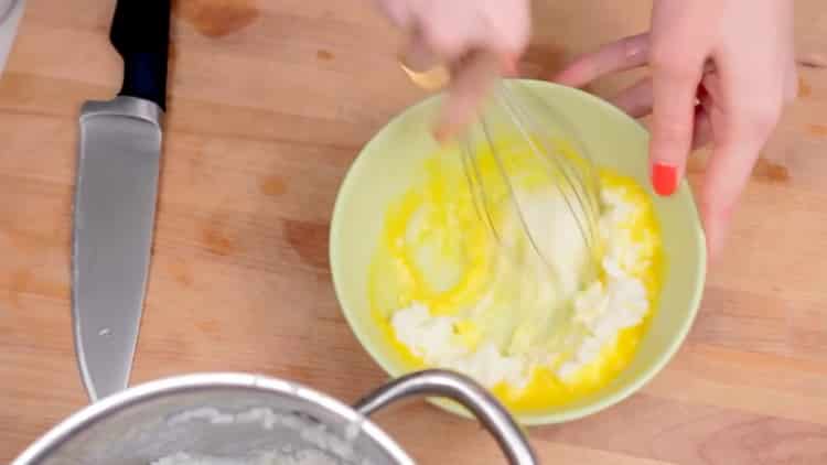 Beat eggs to make pudding.