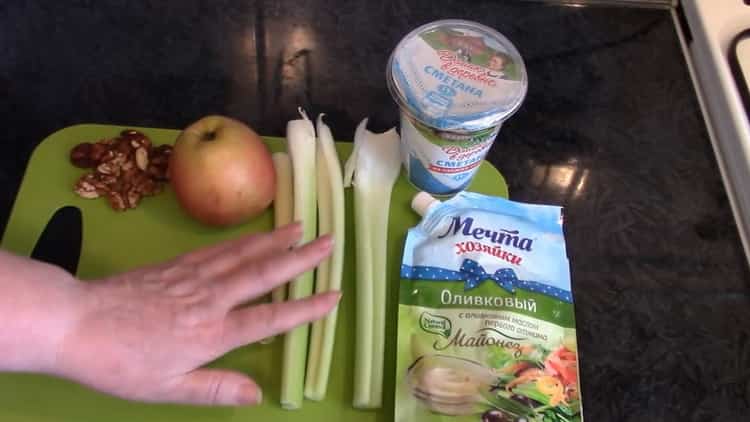 Cooking a salad of stem celery with apple