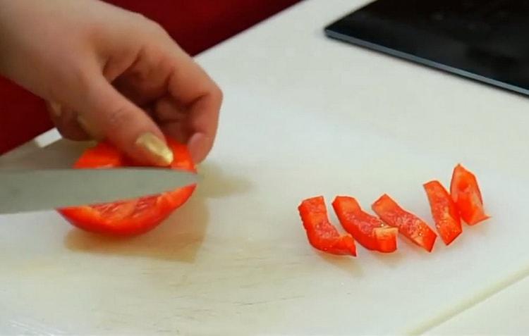 Para preparar una ensalada, prepara los ingredientes.