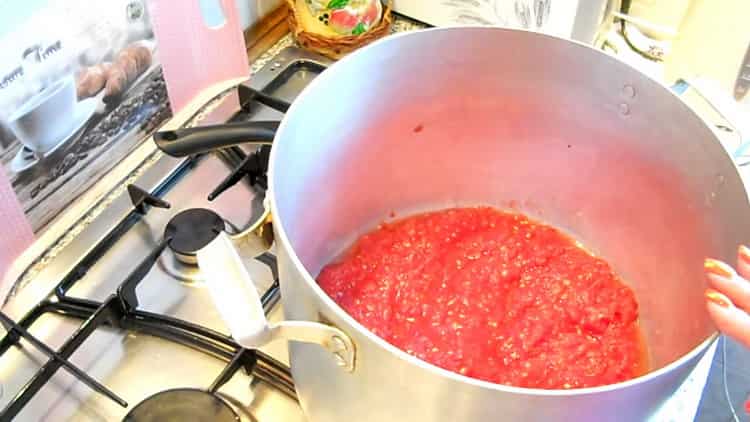 Para preparar lecho, prepara los tomates.