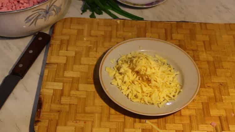 Pour préparer la salade, préparez les ingrédients