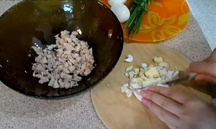 To prepare a salad, prepare the ingredients