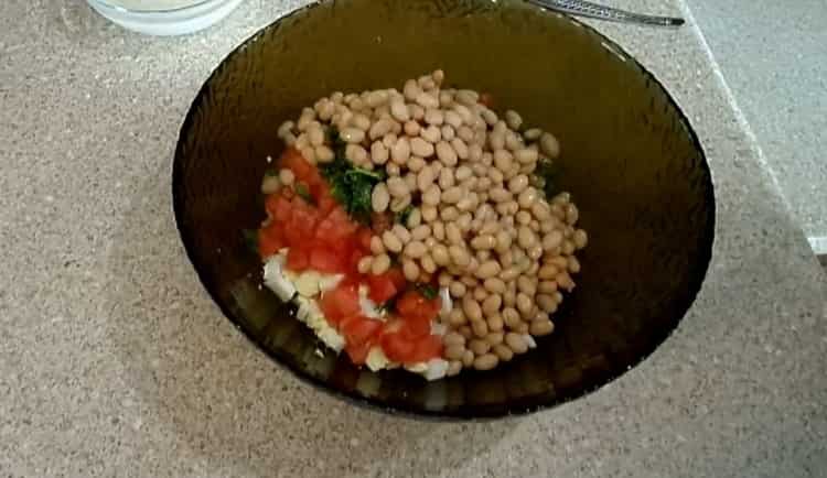 Para preparar una ensalada, prepara los ingredientes.