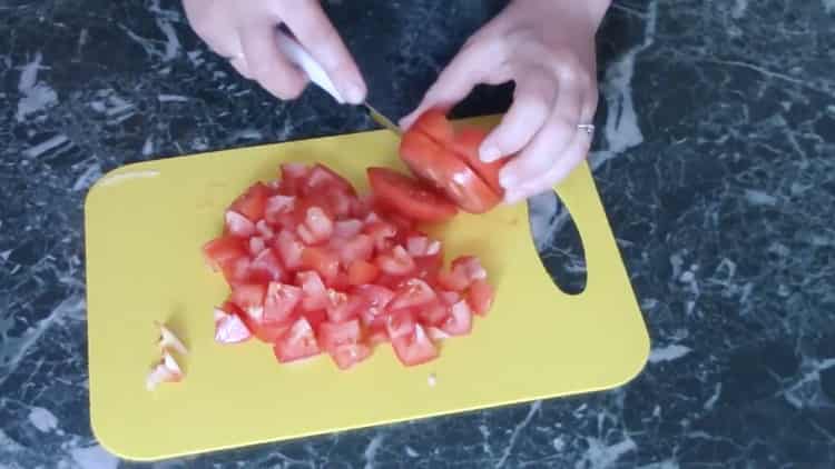 To cook beans, cut tomatoes