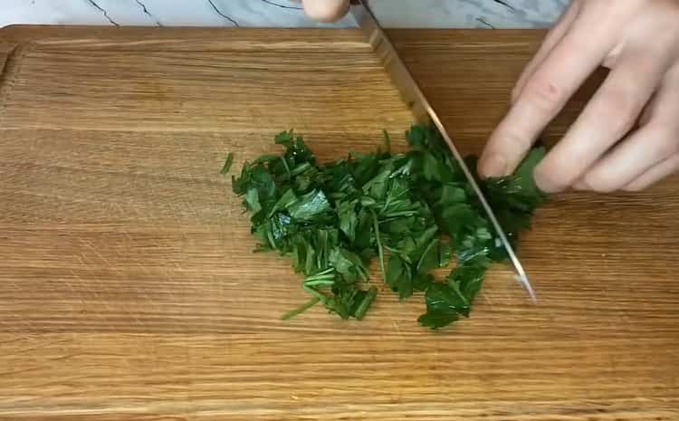 Para cocinar, corte las verduras