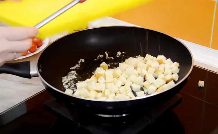 Para hacer una ensalada, dore el pan